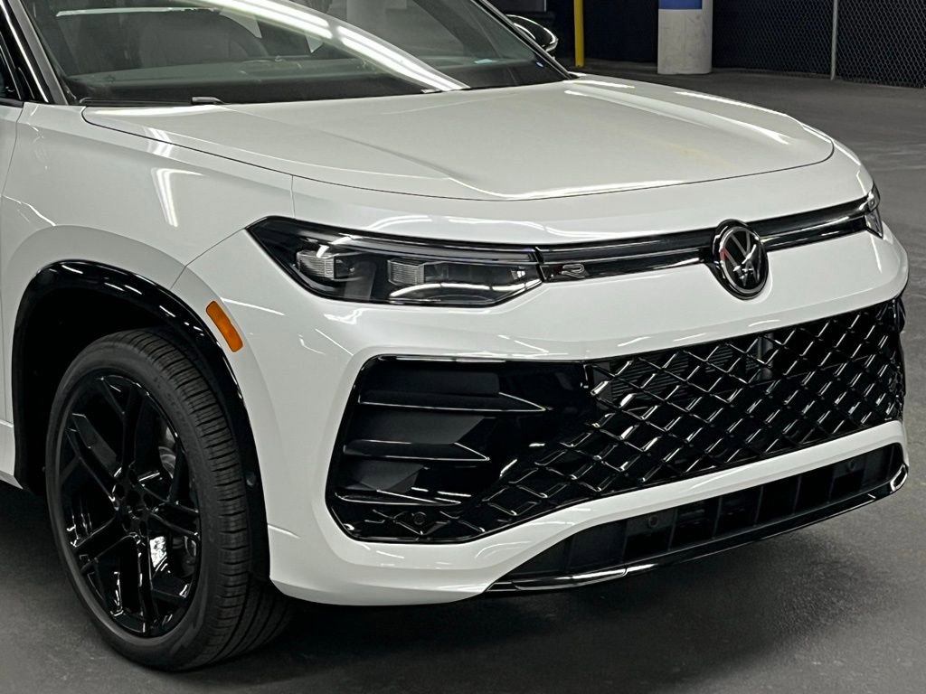 New 2025 Volkswagen Tiguan SE R-Line image 43