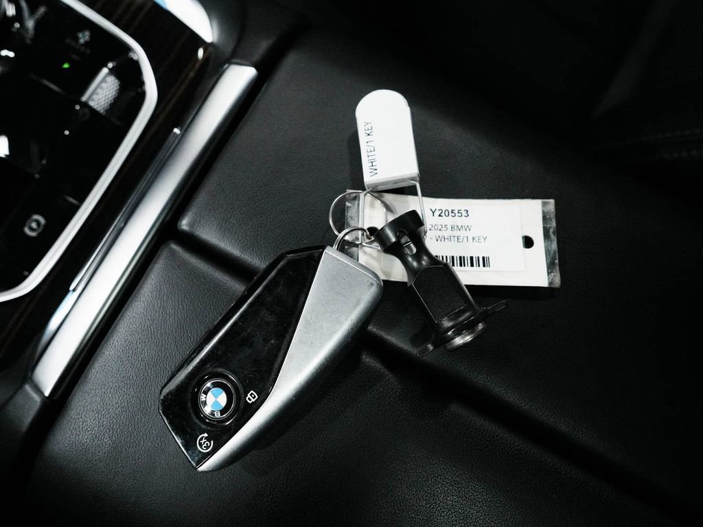 Used 2025 BMW X7 xDrive40i AWD/4WD image 45