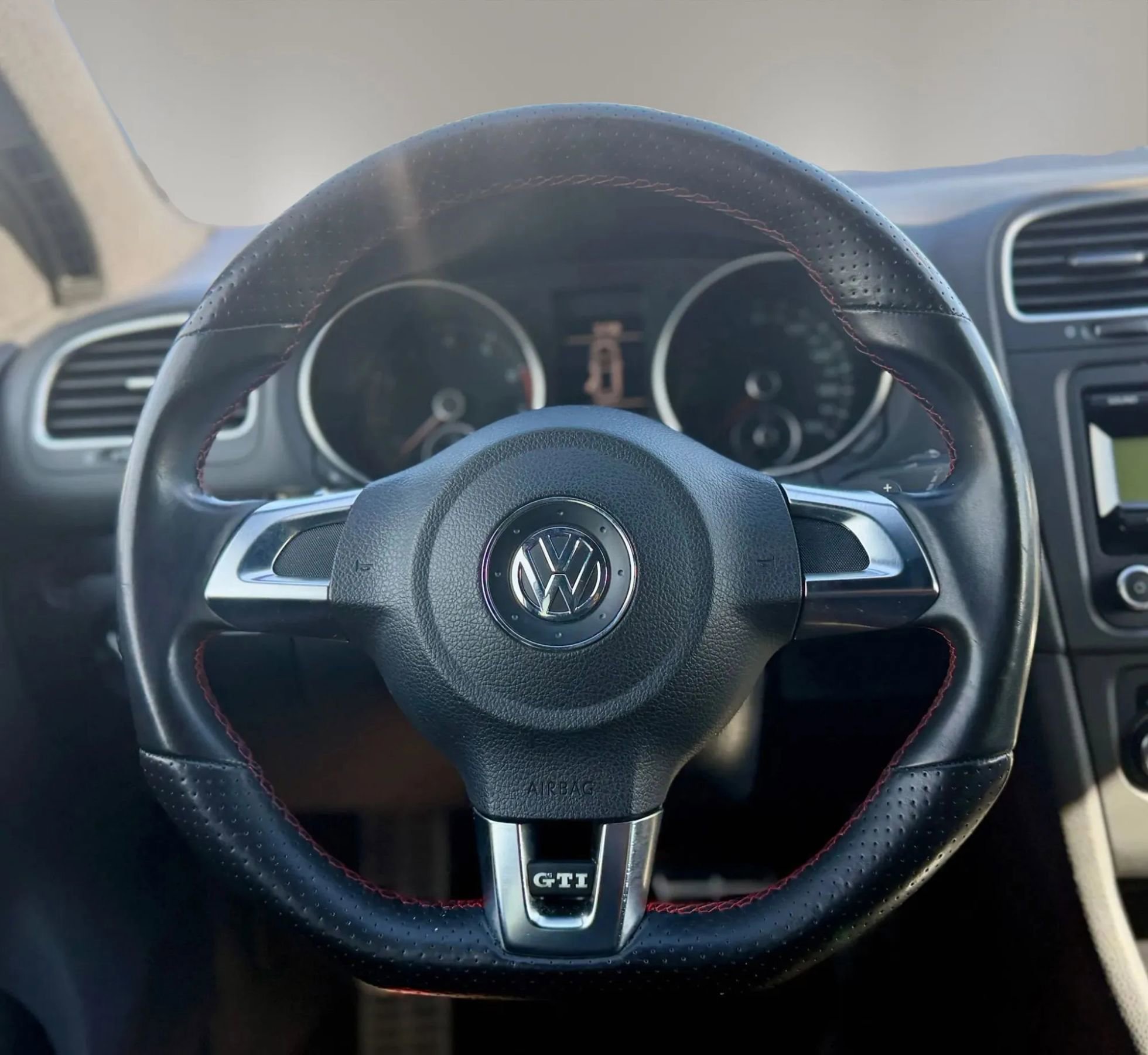 Used 2011 Volkswagen Golf 4-Door image 17