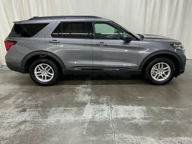 Used 2026 Ford Explorer Active AWD/4WD image 2