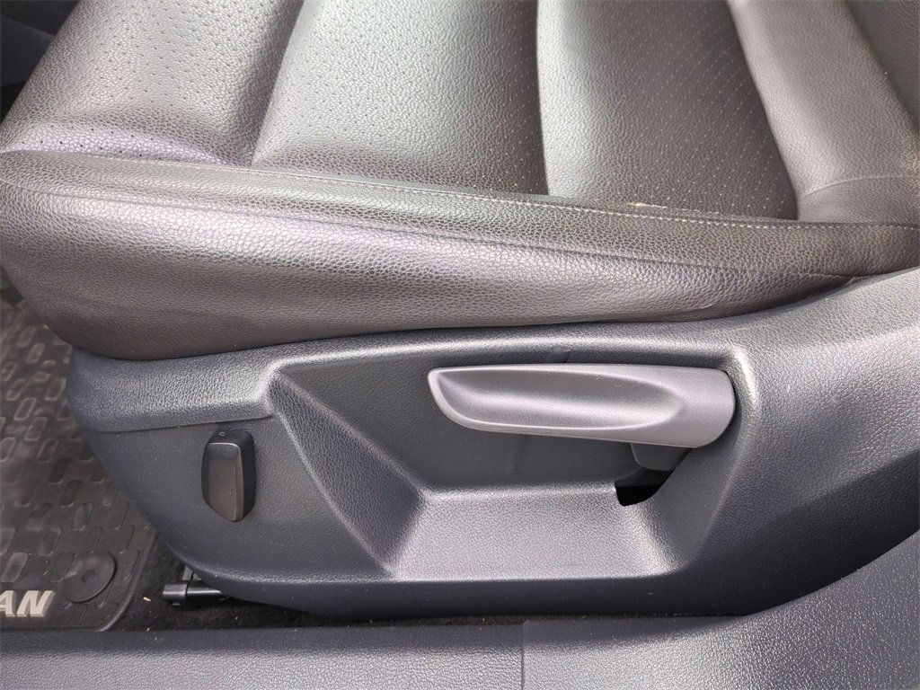 Used 2017 Volkswagen Tiguan S image 14