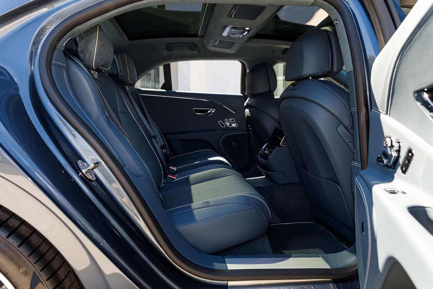 New 2026 Bentley Flying Spur Plug-In Hybrid image 27