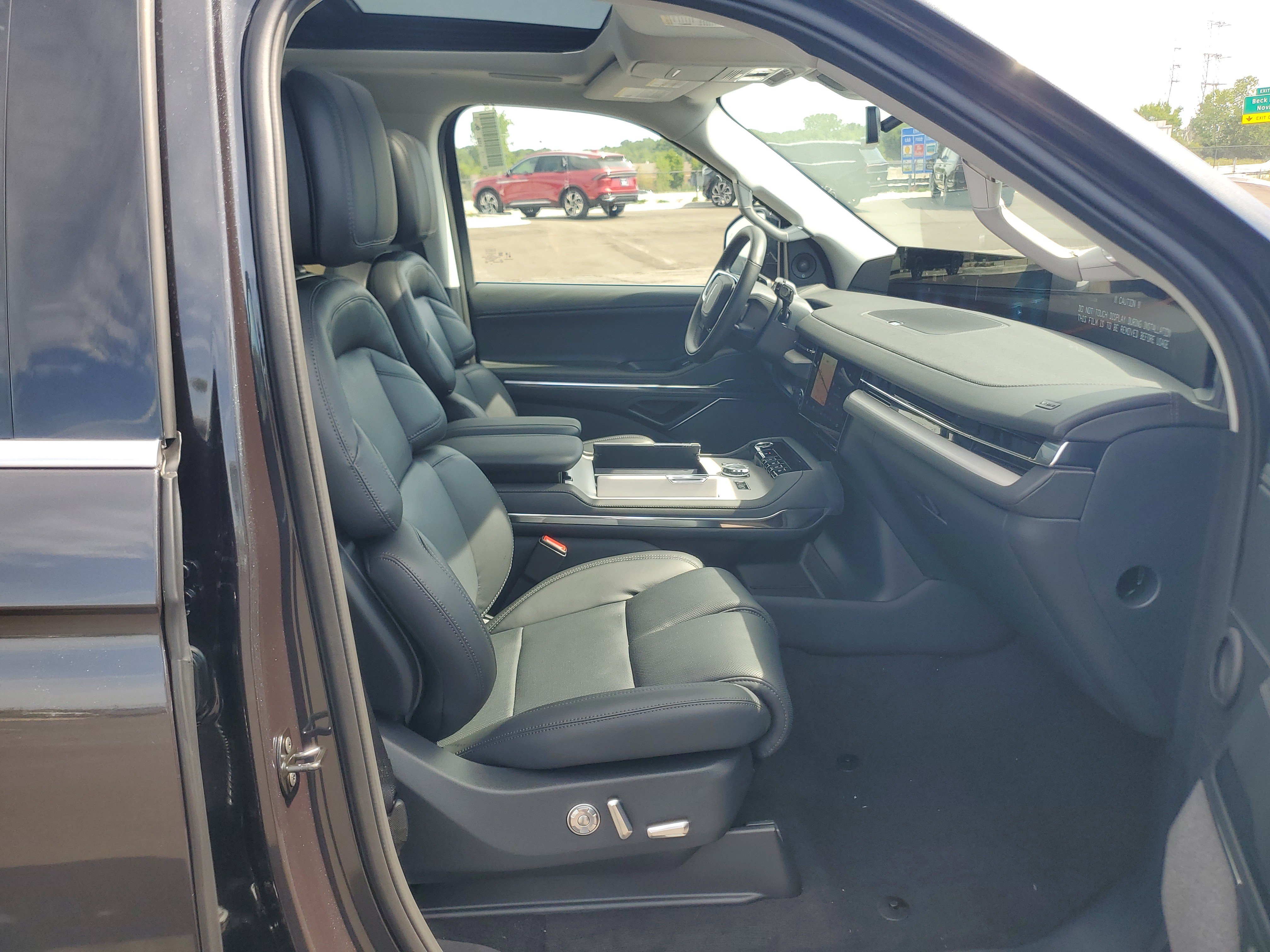 New 2027 Lincoln Navigator Reserve AWD/4WD image 7