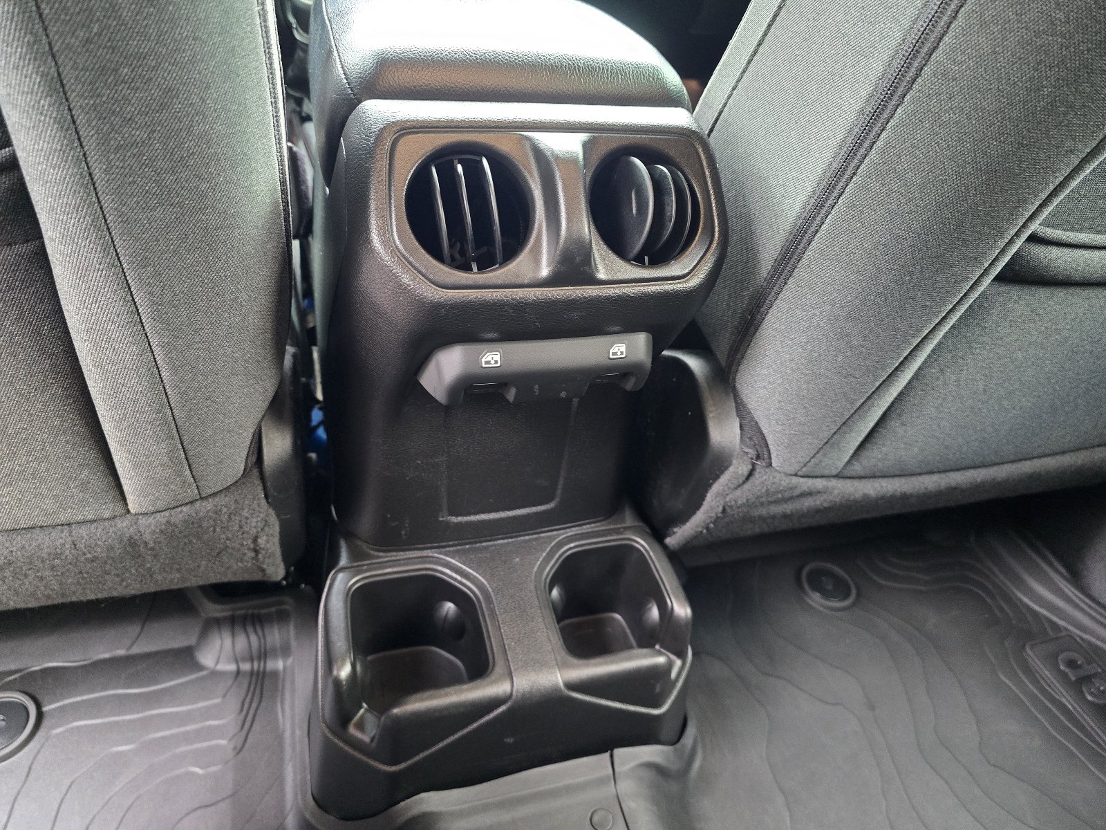 Used 2024 Jeep Wrangler 4WD S image 24
