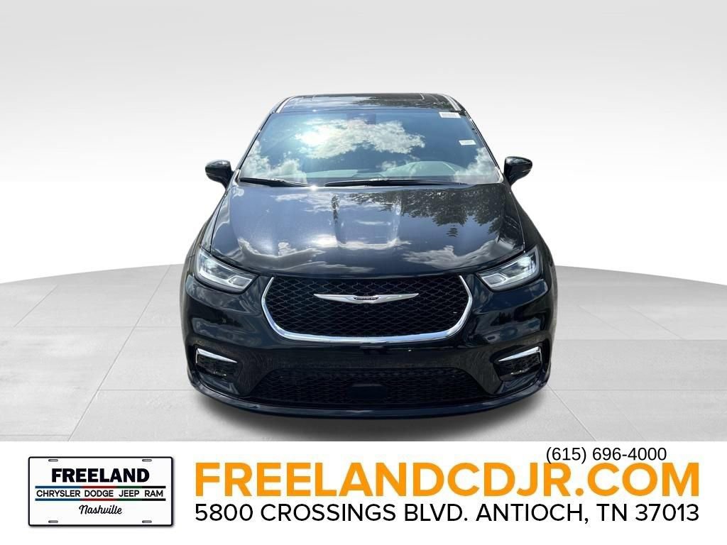 New 2026 Chrysler Pacifica Select image 2