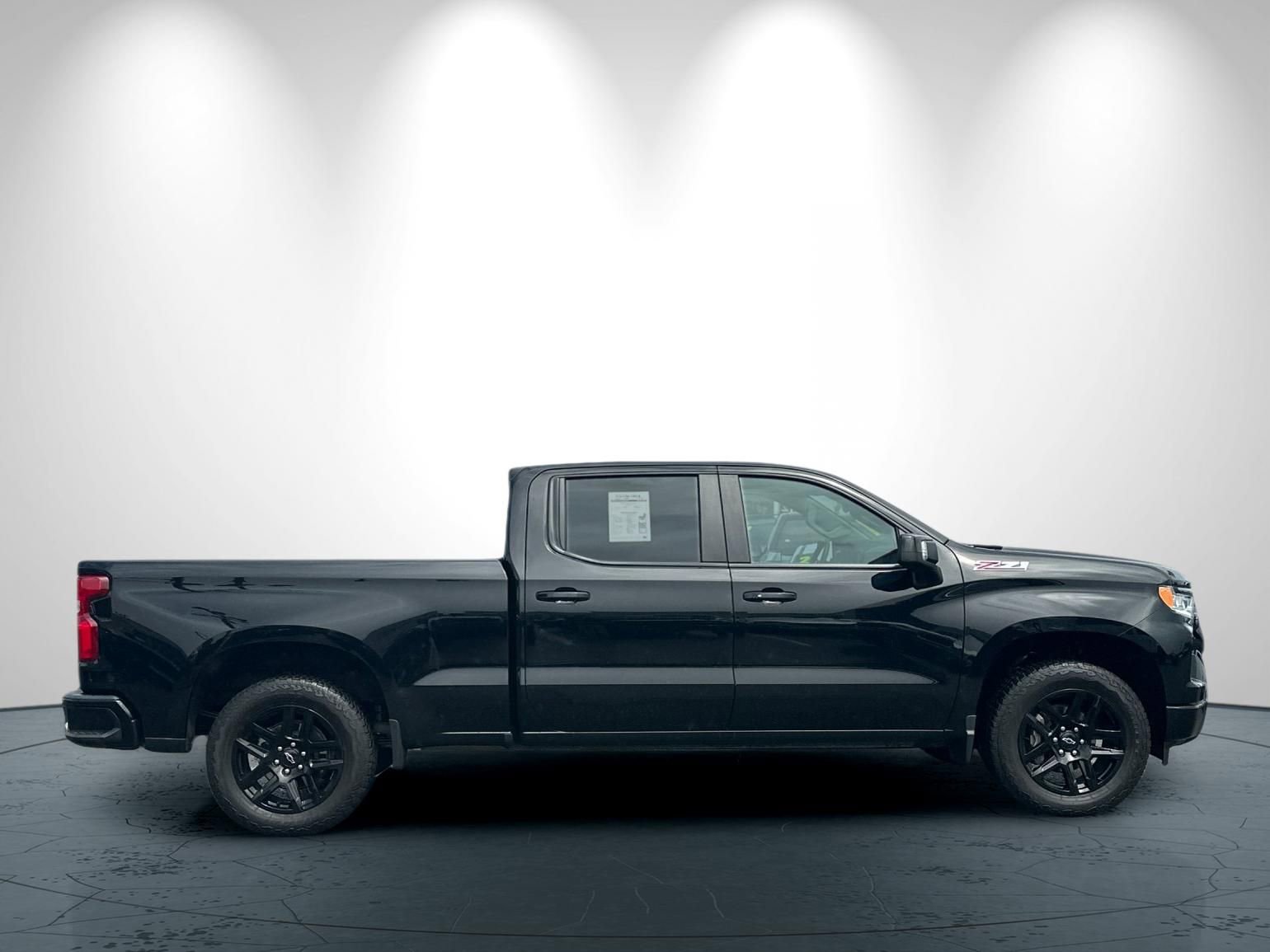 Used 2025 Chevrolet Silverado 1500 RST AWD/4WD image 3