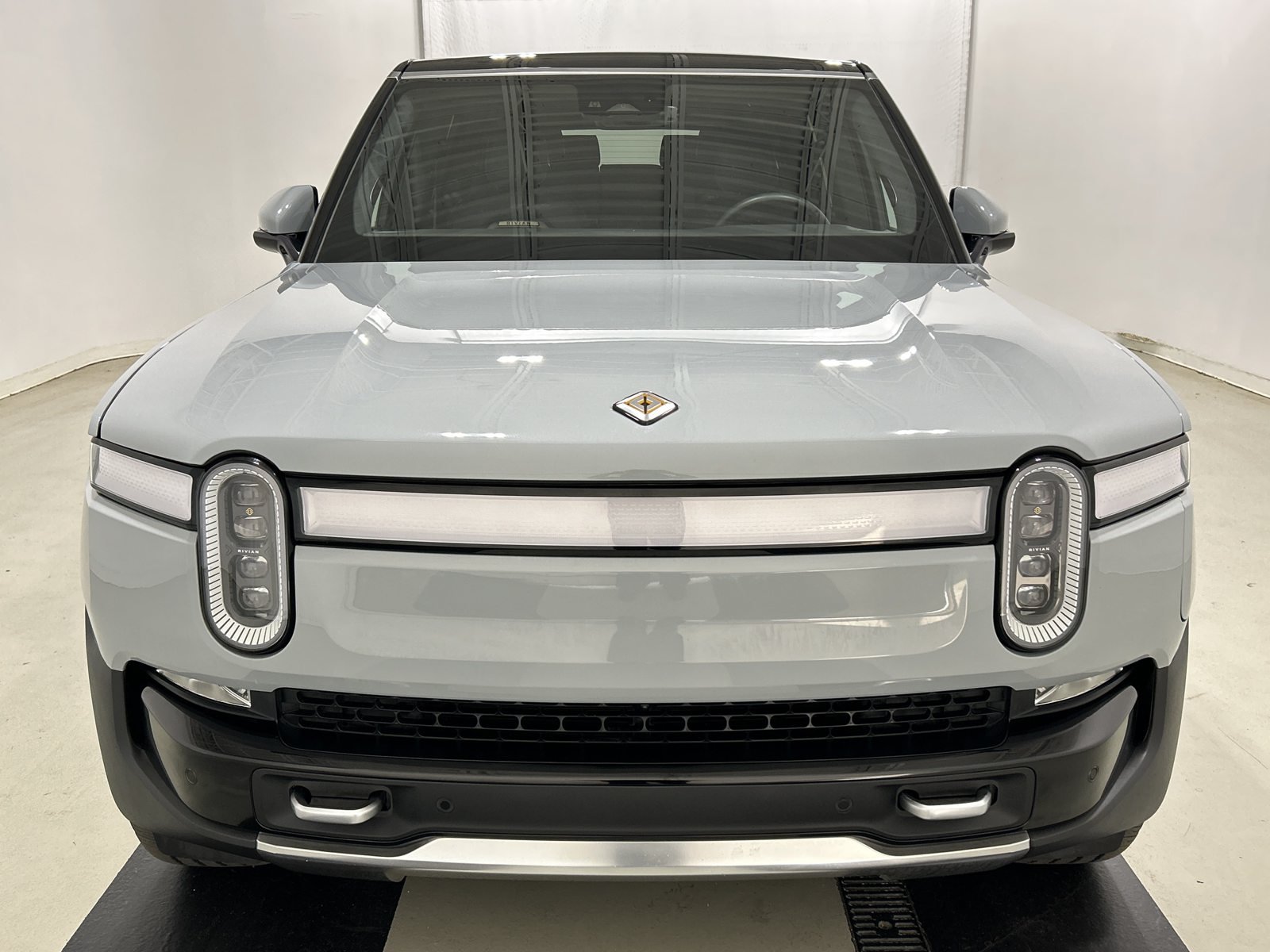 Used 2024 Rivian R1S Adventure Quad AWD/4WD image 8