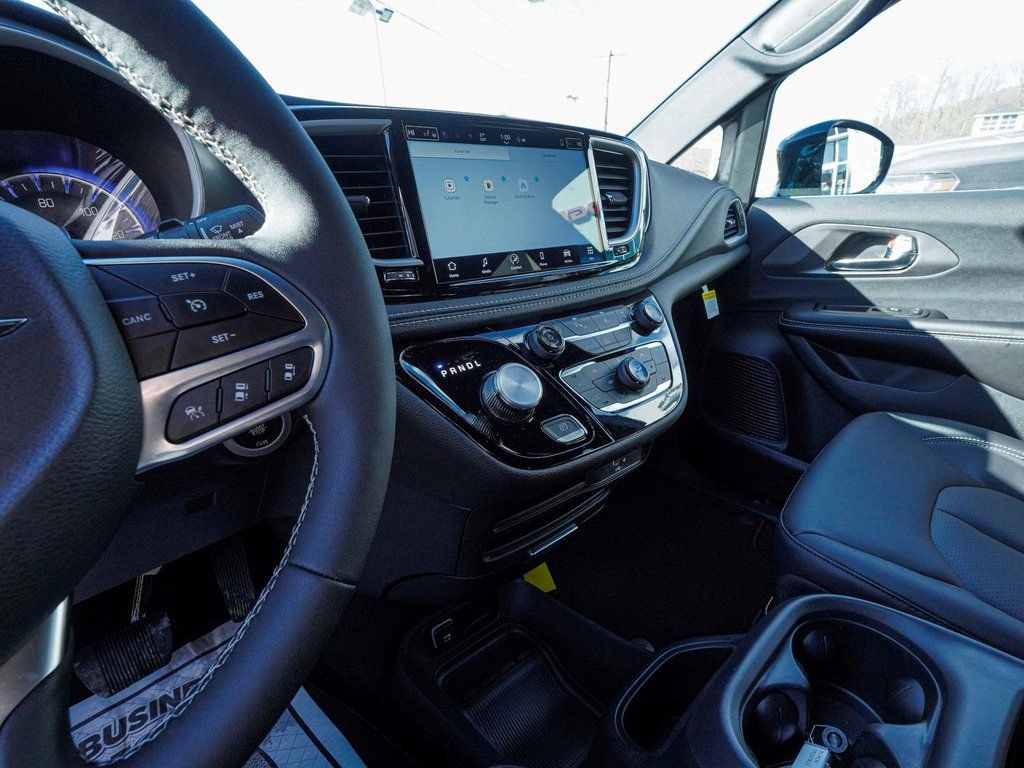 New 2026 Chrysler Pacifica Select FWD image 24