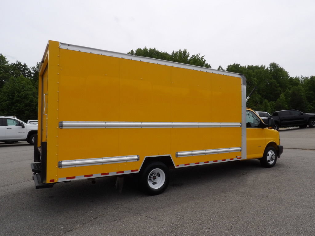 Used 2022 GMC Savana 3500 Extended w/ Power Convenience Package RWD image 8