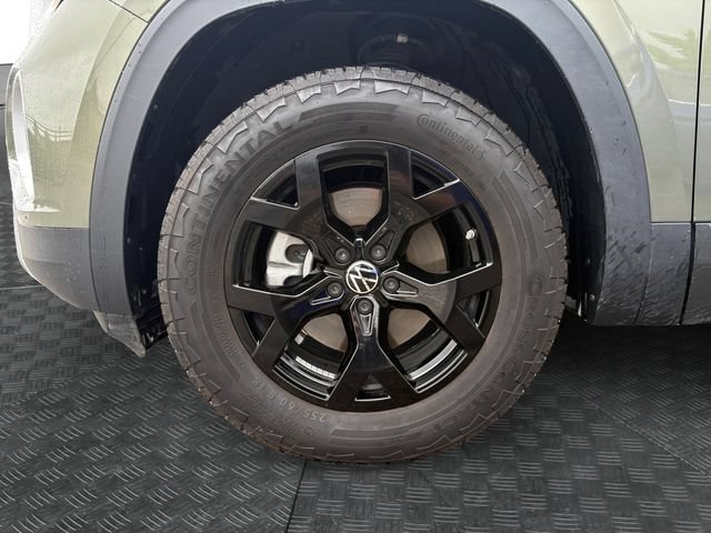 Used 2025 Volkswagen Atlas Peak Edition SE AWD/4WD image 13