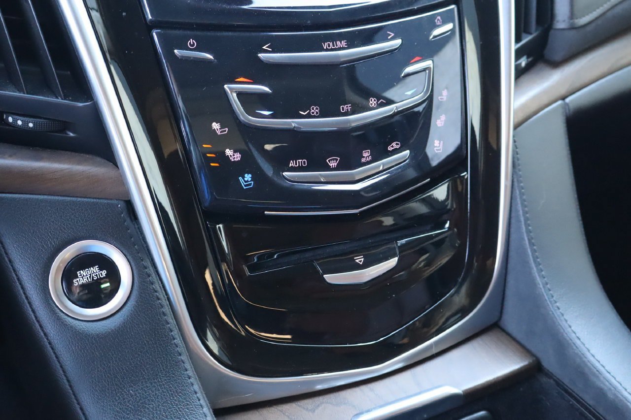 Used 2020 Cadillac Escalade Luxury RWD image 29