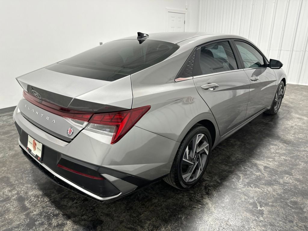 Used 2025 Hyundai Elantra SEL FWD image 6