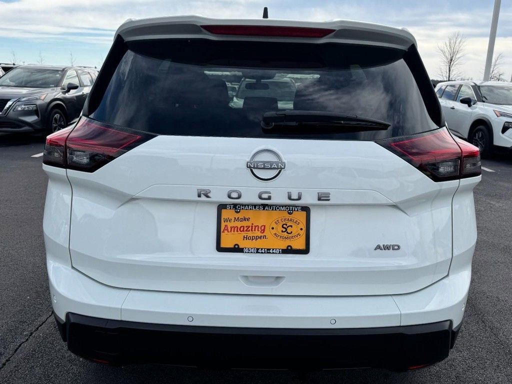 Used 2025 Nissan Rogue S image 4