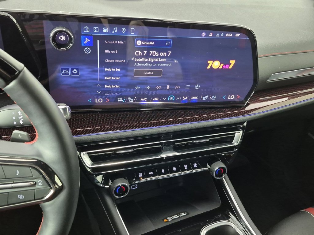 Used 2026 Chevrolet Traverse RS FWD image 22