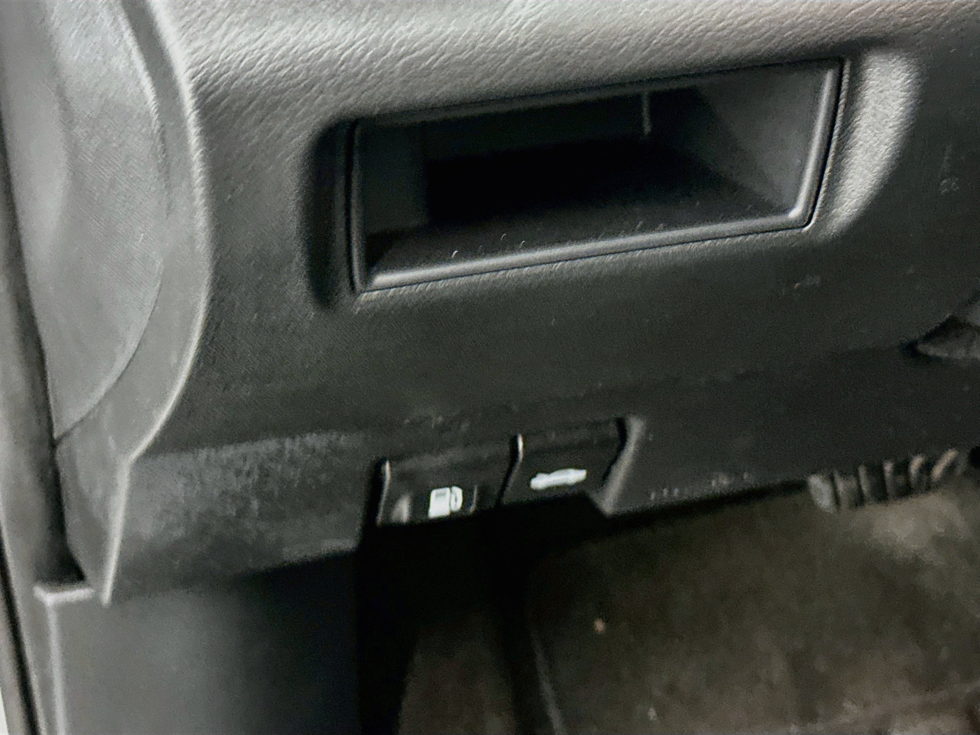Used 2024 Nissan Versa SV FWD image 17