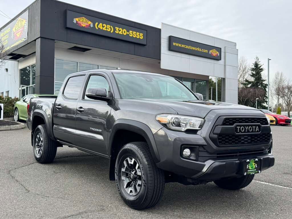 Used 2018 Toyota Tacoma TRD Off-Road w/ Technology Package image 9
