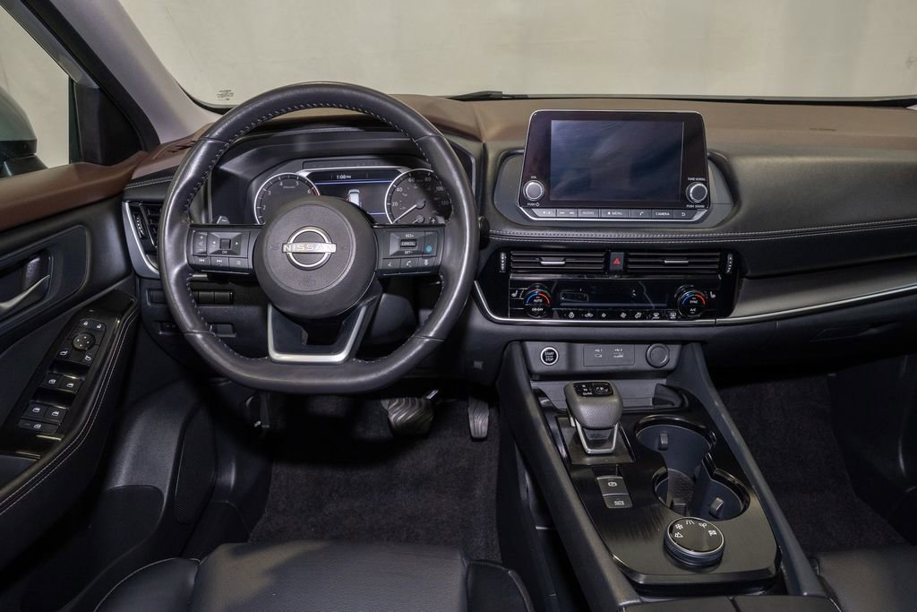 Used 2022 Nissan Rogue SV w/ SV Premium Package image 2