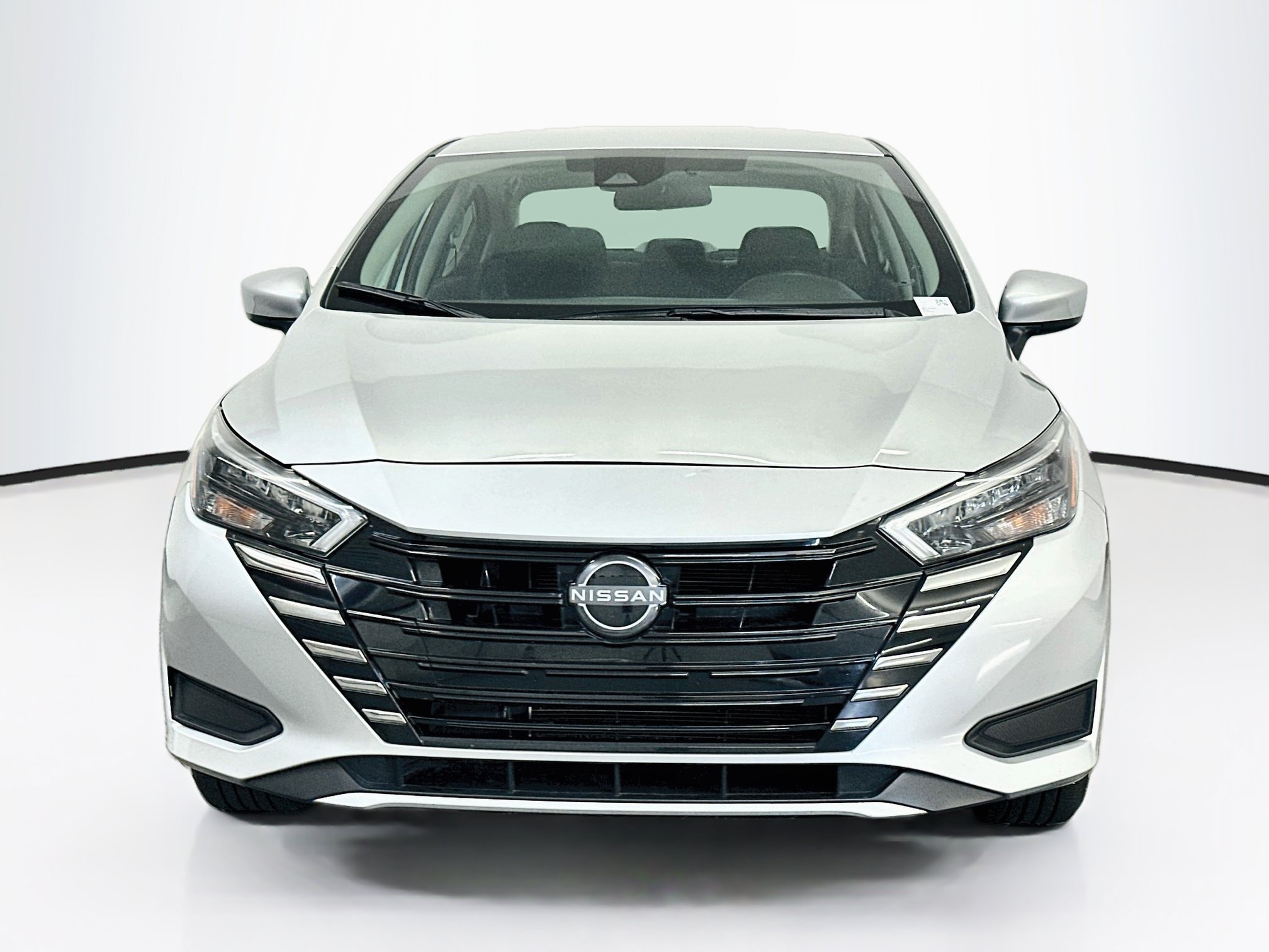 Used 2025 Nissan Versa SV FWD image 2