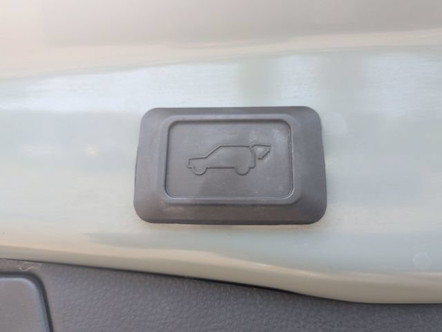 Used 2021 Toyota RAV4 XLE Premium AWD/4WD image 35