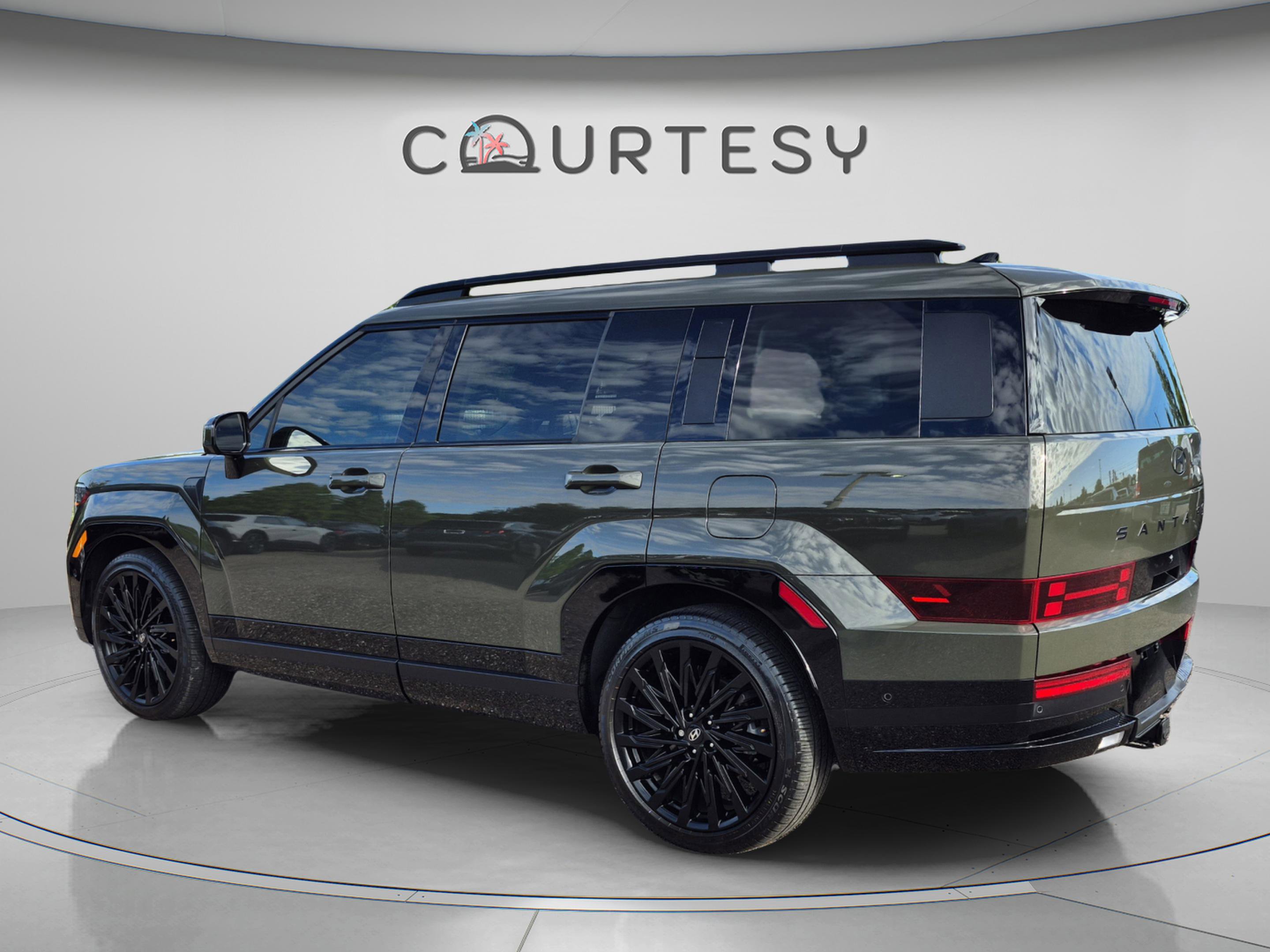 Used 2025 Hyundai Santa Fe Calligraphy FWD image 3