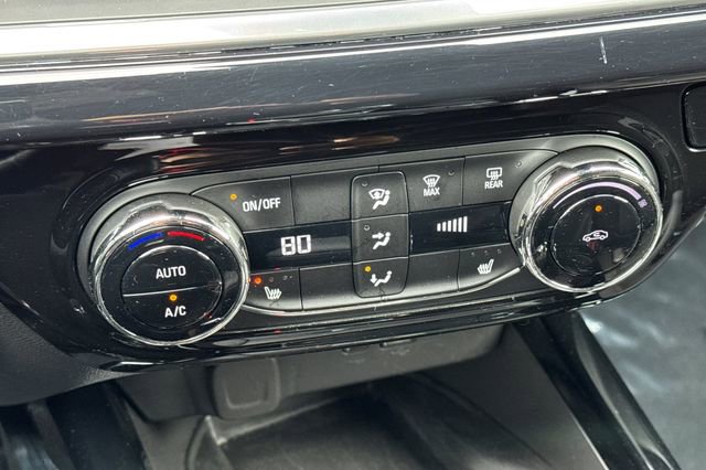 Used 2025 Chevrolet Trax RS w/ Sunroof Package FWD image 28