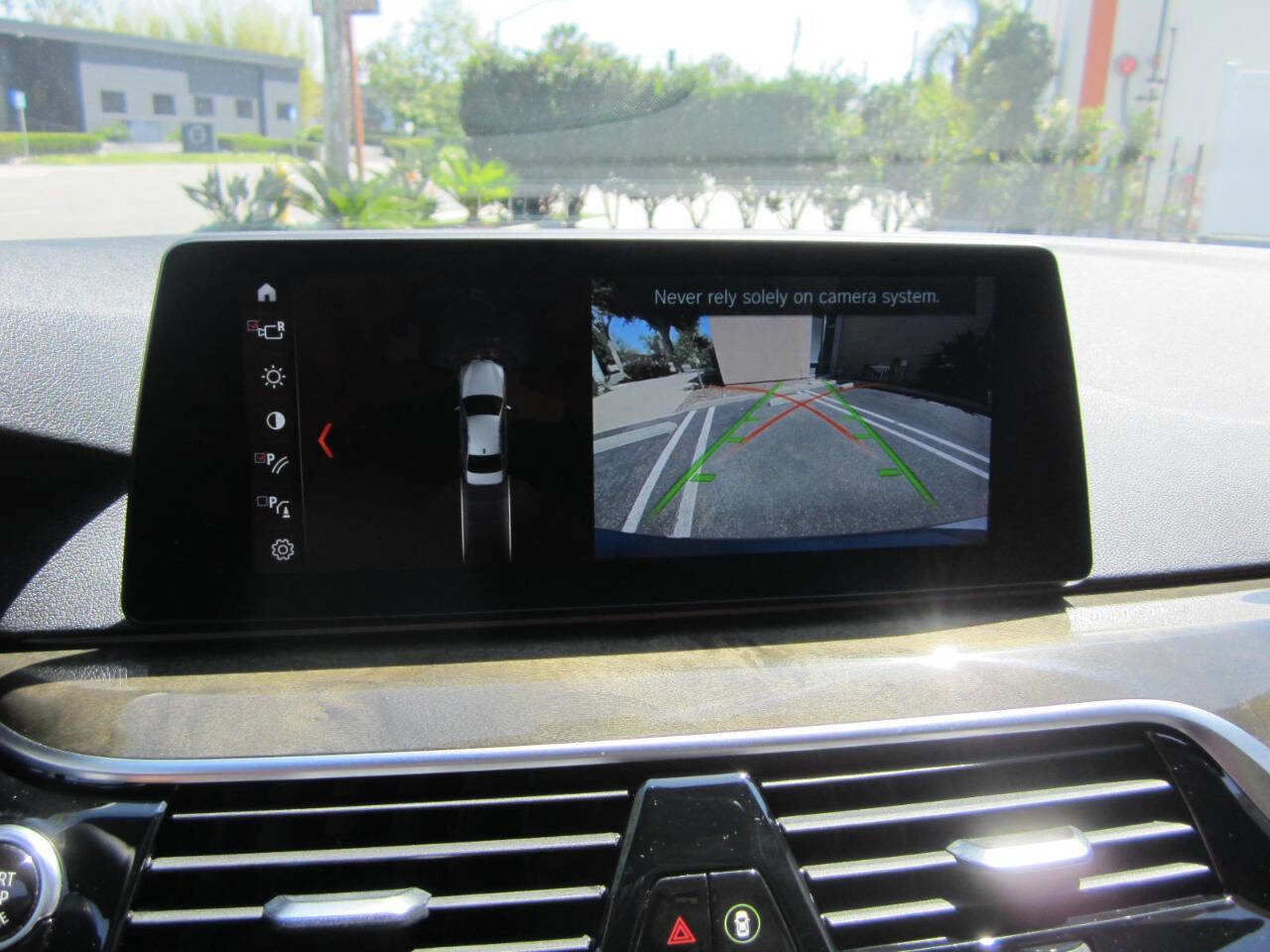 Used 2018 BMW 540i w/ Premium Package image 31