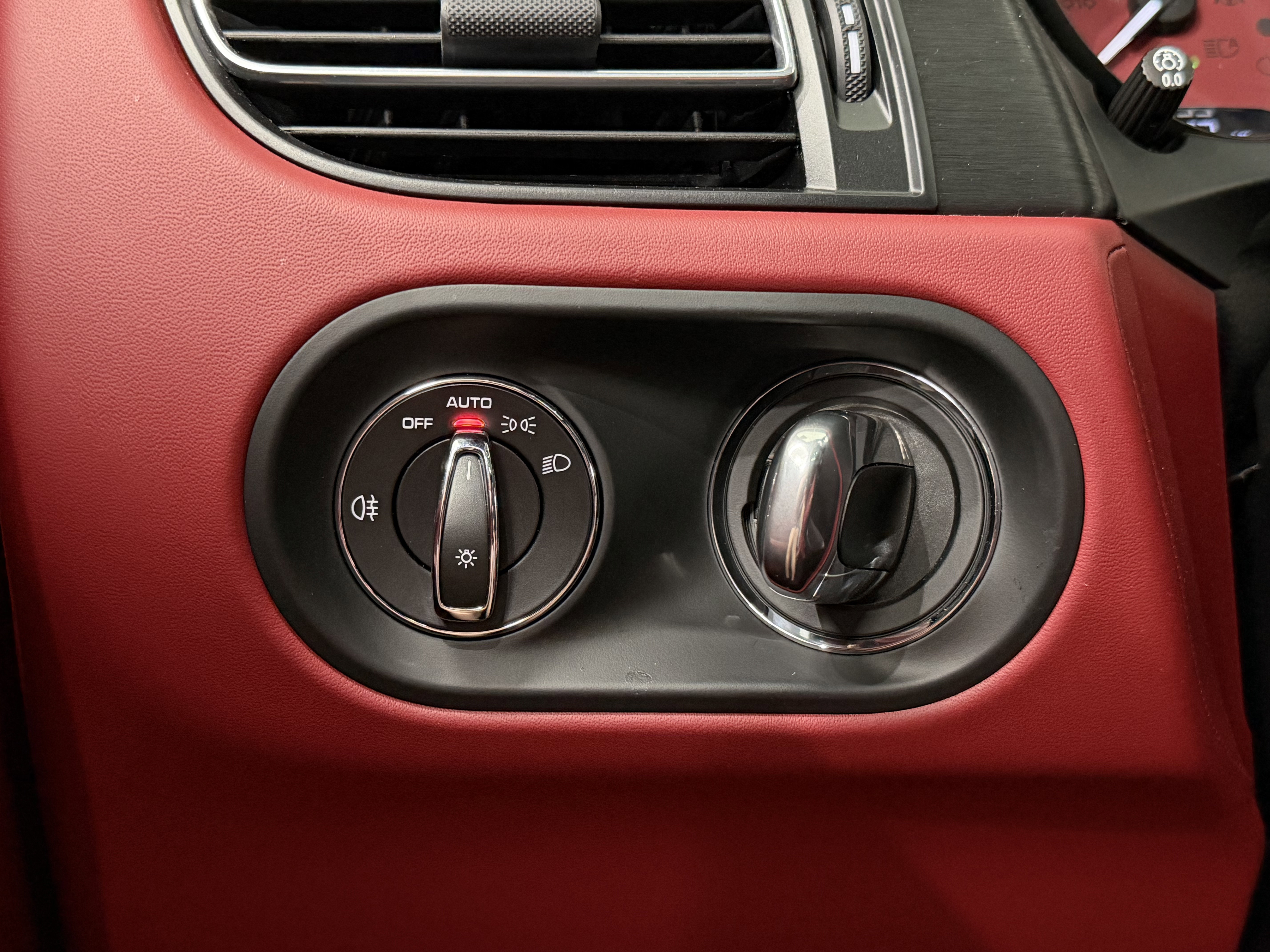 Certified 2024 Porsche Macan GTS image 47