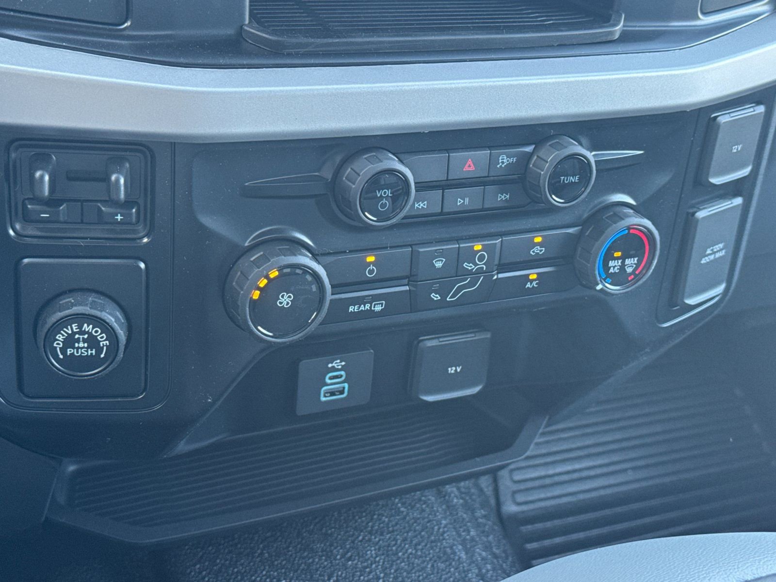 New 2026 Ford F350 XL w/ XL Chrome Package image 20