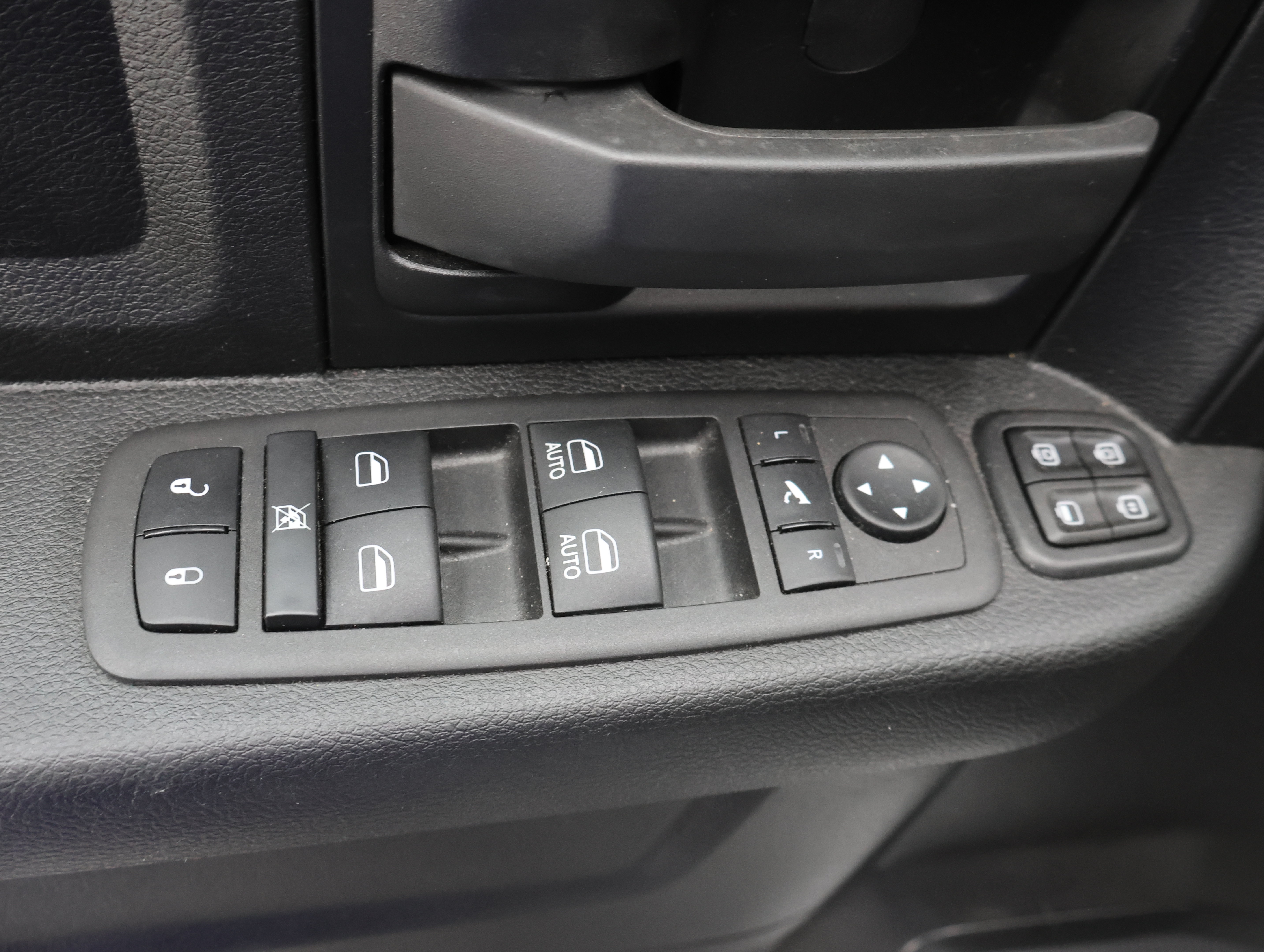 Used 2024 RAM 3500 Tradesman w/ Chrome Appearance Group AWD/4WD image 39