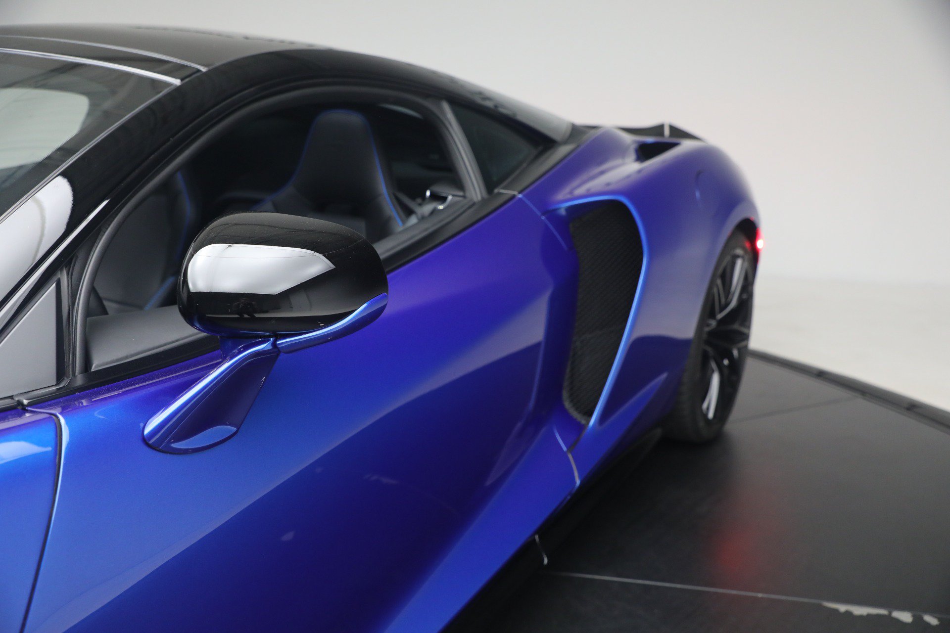 Used 2023 McLaren GT RWD image 34
