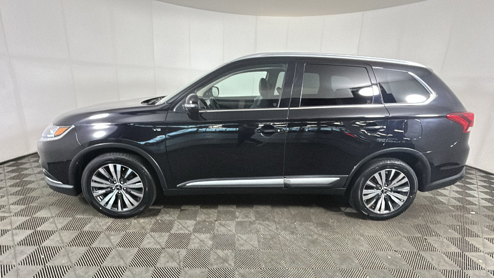 Used 2019 Mitsubishi Outlander GT AWD/4WD image 5