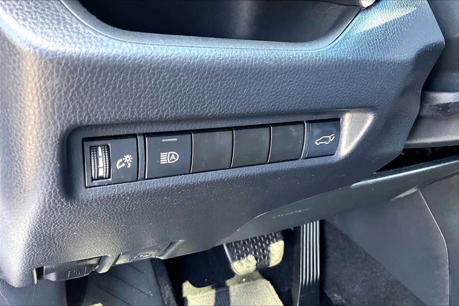 Certified 2019 Toyota RAV4 XLE w/ Convenience Package AWD/4WD image 33