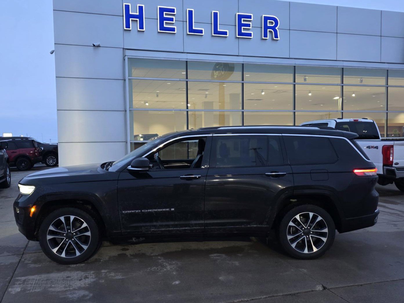 Used 2021 Jeep Grand Cherokee L Overland image 3