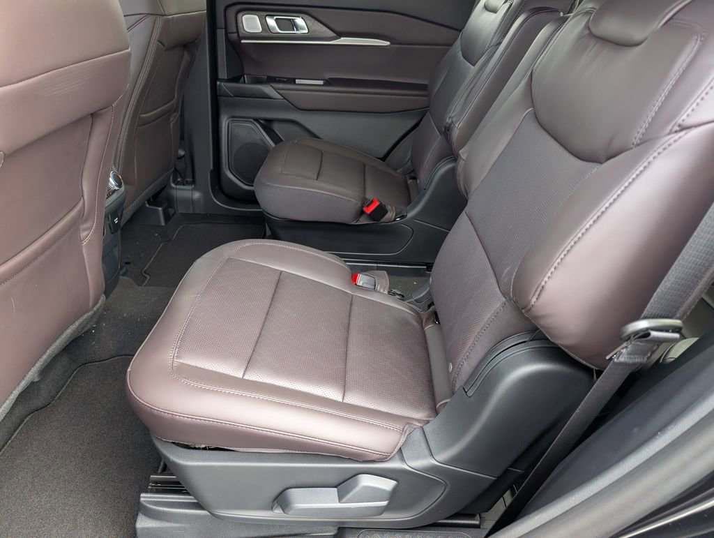 New 2026 Ford Explorer Platinum RWD image 8