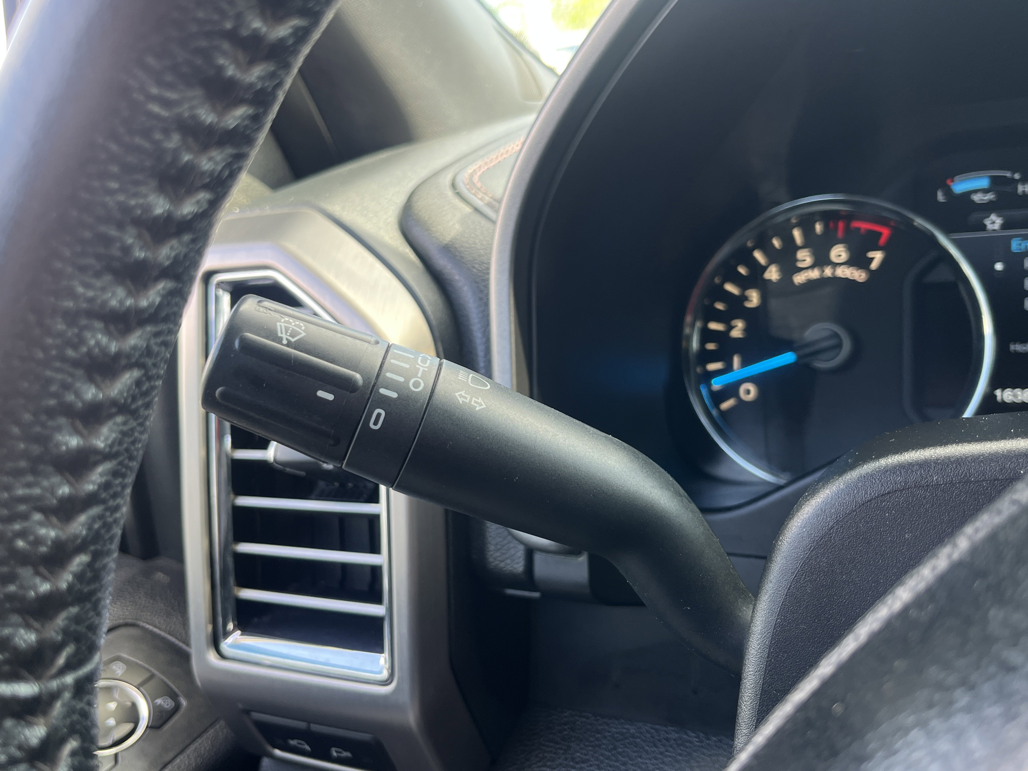 Used 2015 Ford F150 Platinum w/ Equipment Group 701A Luxury AWD/4WD image 21
