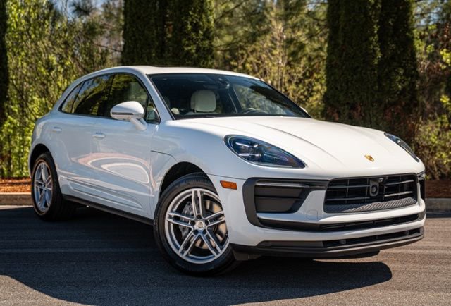 Used 2024 Porsche Macan T w/ Premium Plus Package image 4