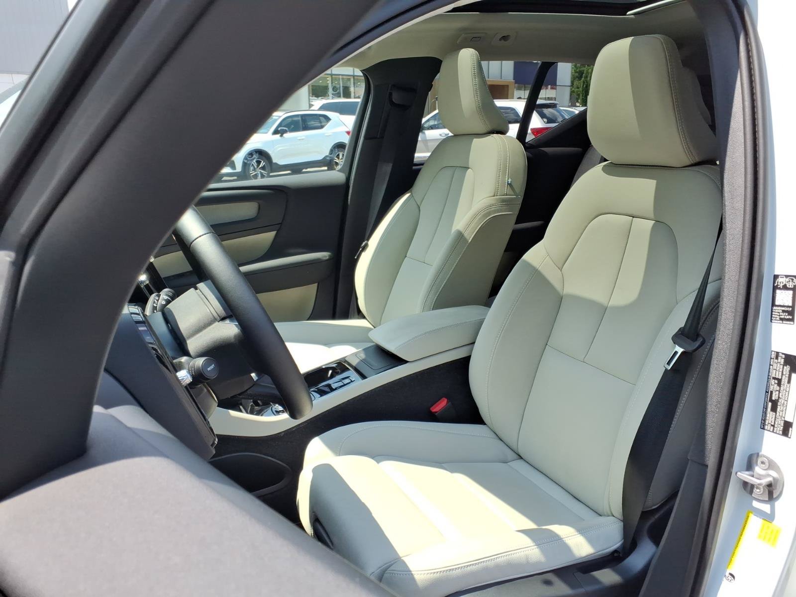 New 2026 Volvo XC40 B5 Ultra w/ Protection Package Premier AWD/4WD image 4