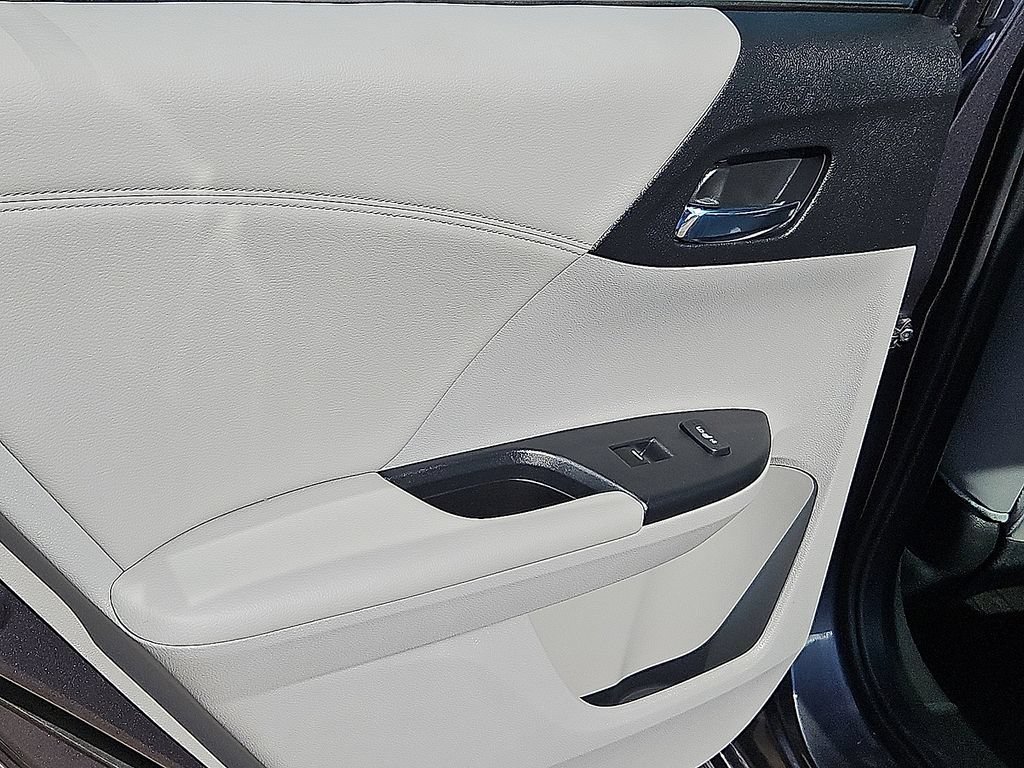 Used 2017 Honda Accord Touring image 16