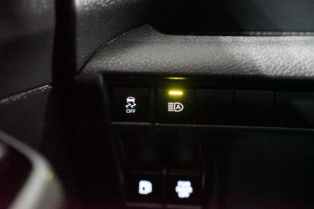 Used 2025 Toyota Sienna Limited image 24