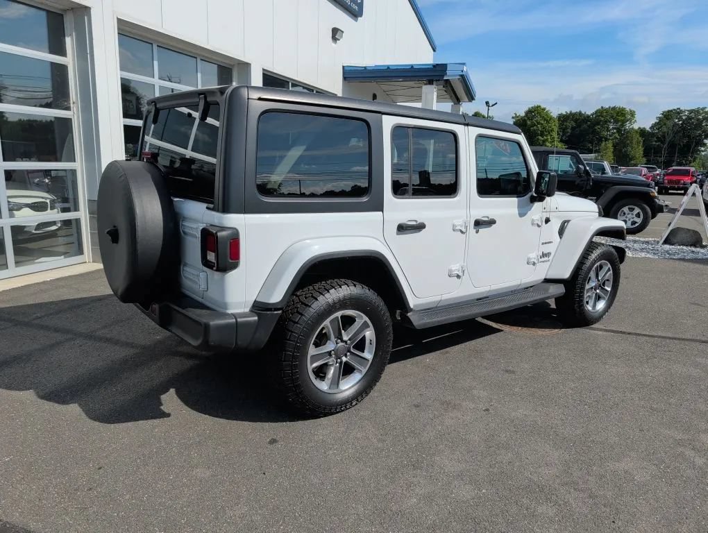 Used 2018 Jeep Wrangler Unlimited Sahara AWD/4WD image 9