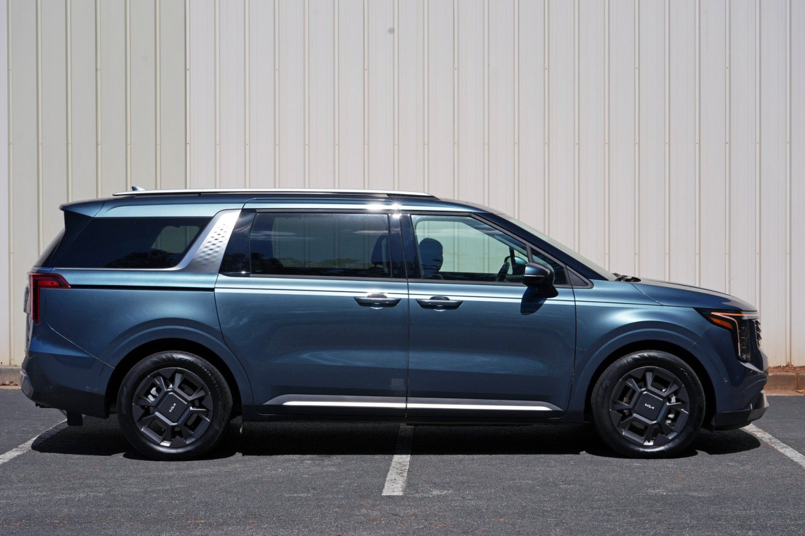 Used 2025 Kia Carnival SX FWD image 61