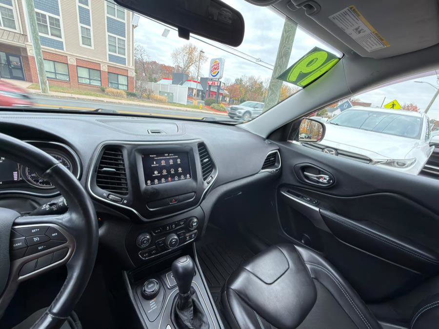Used 2019 Jeep Cherokee Latitude Plus image 23