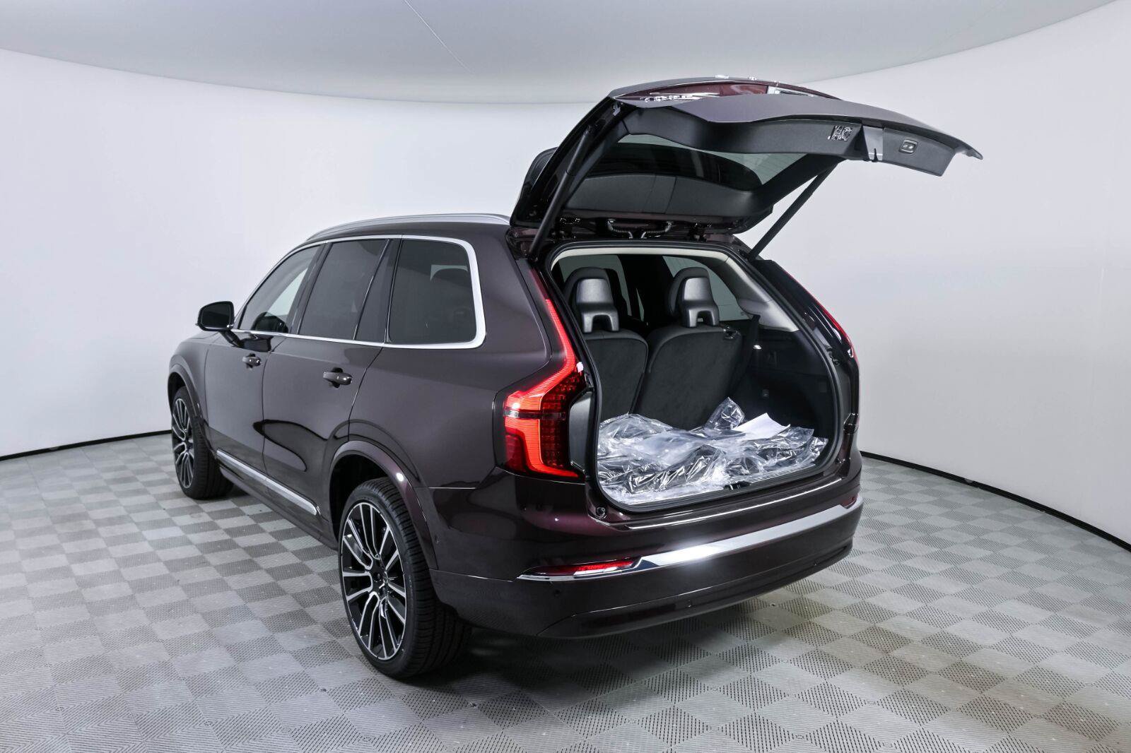 New 2026 Volvo XC90 B6 Plus w/ Protection Package Premier AWD/4WD image 33