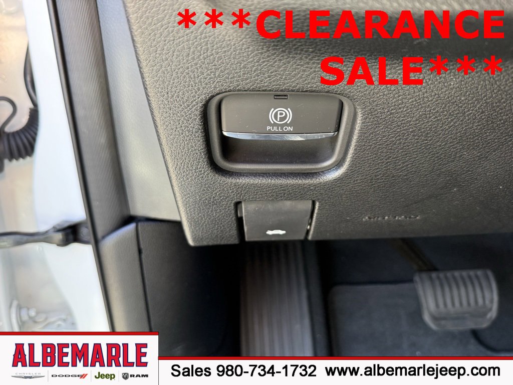 Used 2024 Jeep Grand Cherokee L Laredo w/ Luxury Tech Group I image 17