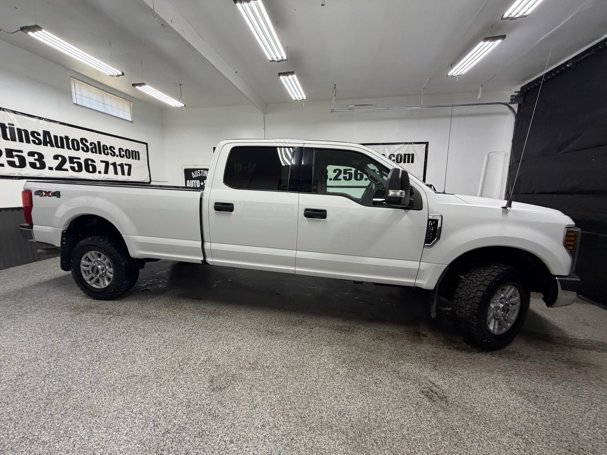 Used 2018 Ford F350 XLT AWD/4WD image 2