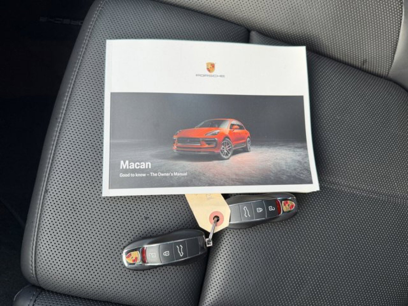 Used 2023 Porsche Macan w/ Premium Package Plus image 22