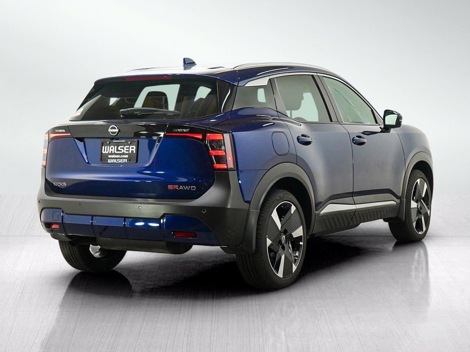 Used 2025 Nissan Kicks SR AWD/4WD image 6