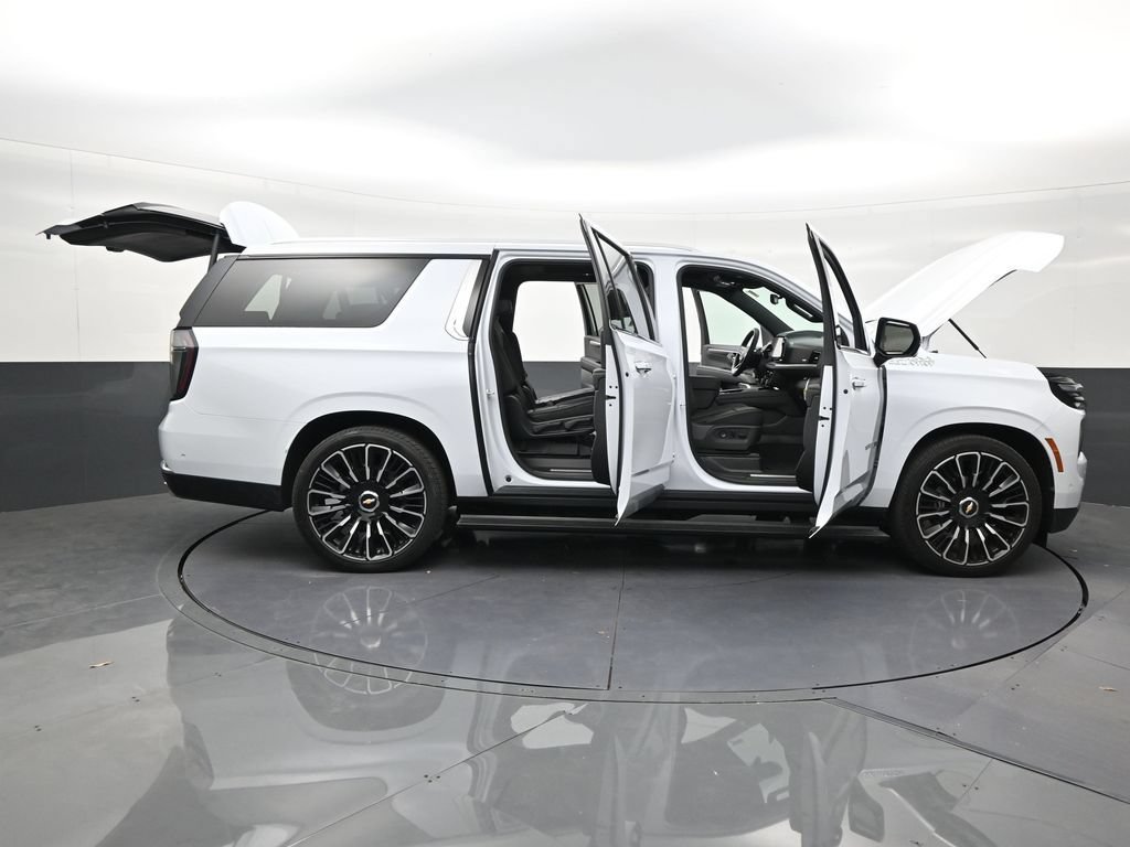 Used 2026 Chevrolet Suburban High Country AWD/4WD image 28