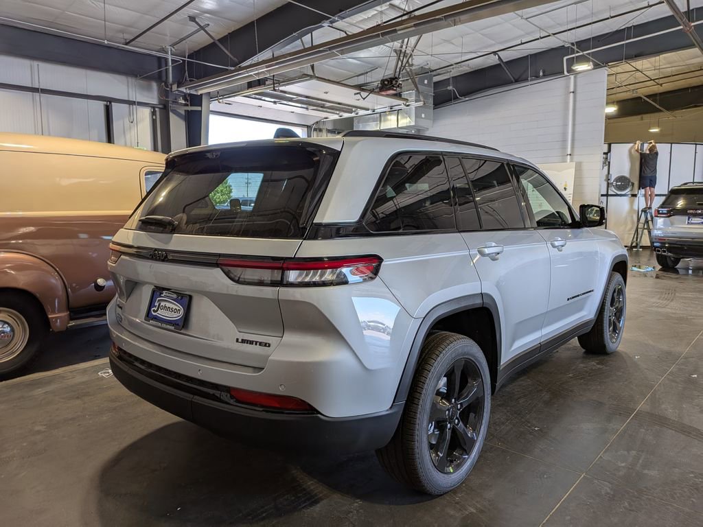 New 2025 Jeep Grand Cherokee Limited w/ Luxury Tech Group II image 6