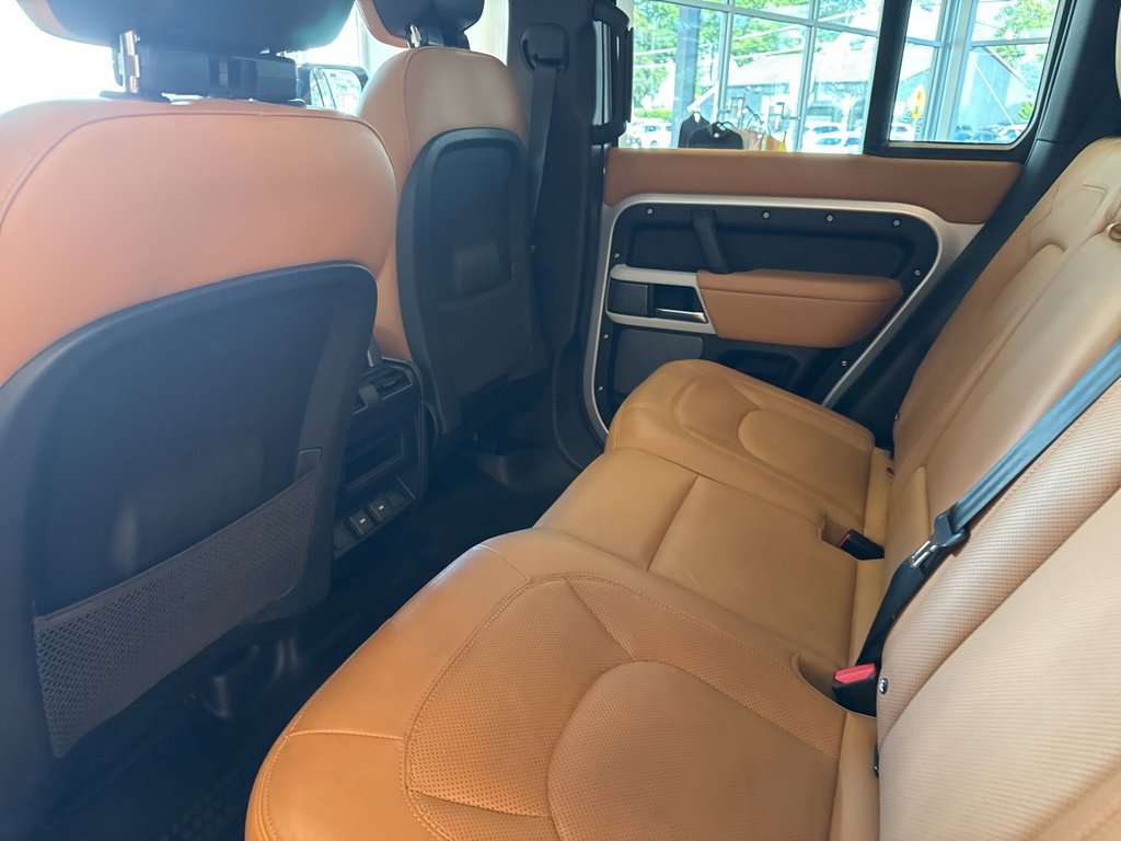 Used 2023 Land Rover Defender 110 SE image 13